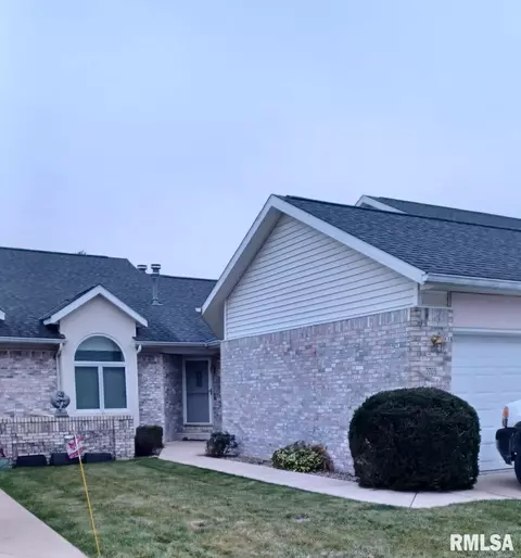 2705 Kings Pointe Nw St, Quincy, IL 62305