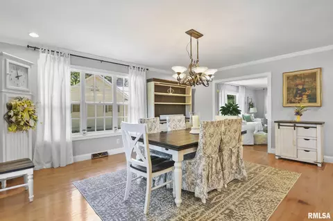 Dining - 42 Hazel Dell Ln, Springfield, IL 62712 photo 3 of 5