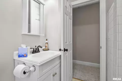 Bath - 42 Hazel Dell Ln, Springfield, IL 62712 photo 5 of 6