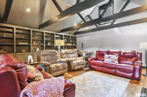 Living - 42 Hazel Dell Ln, Springfield, IL 62712 photo 5 of 9
