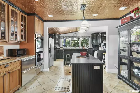 Kitchen - 42 Hazel Dell Ln, Springfield, IL 62712 photo 2 of 9