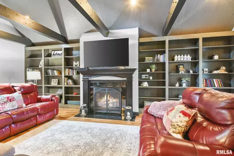 Living - 42 Hazel Dell Ln, Springfield, IL 62712 photo 6 of 9