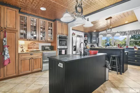 Kitchen - 42 Hazel Dell Ln, Springfield, IL 62712 photo 8 of 9