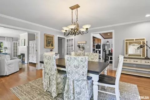 Dining - 42 Hazel Dell Ln, Springfield, IL 62712 photo 2 of 5
