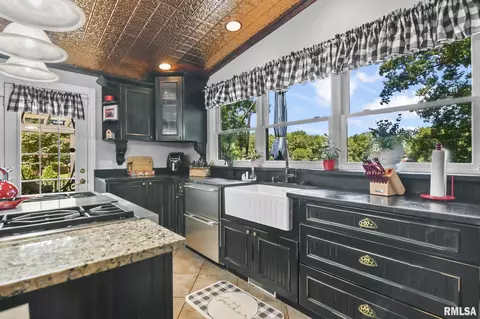 Kitchen - 42 Hazel Dell Ln, Springfield, IL 62712 photo 4 of 9