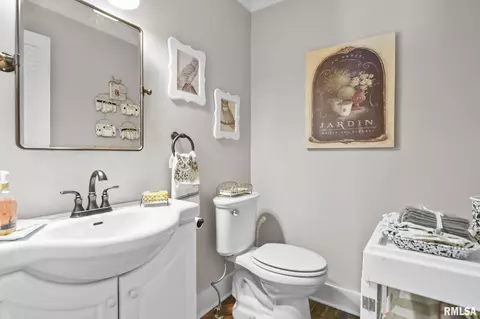 Bath - 42 Hazel Dell Ln, Springfield, IL 62712 photo 1 of 6