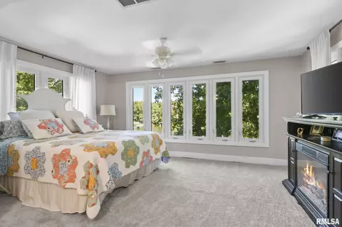 Bedroom - 42 Hazel Dell Ln, Springfield, IL 62712 photo 1 of 8