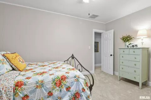 Bedroom - 42 Hazel Dell Ln, Springfield, IL 62712 photo 5 of 8