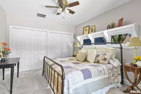 Bedroom - 42 Hazel Dell Ln, Springfield, IL 62712 photo 6 of 8