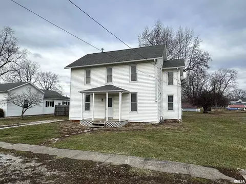 104 E School St, Camp Point, IL 62320 photo 2