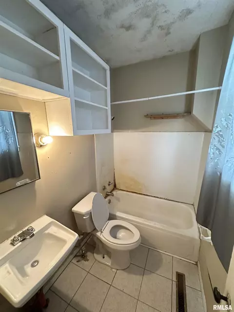 104 E School St, Camp Point, IL 62320 photo 10