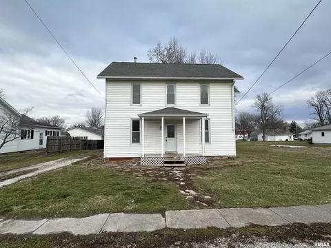 104 E School St, Camp Point, IL 62320