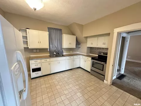 104 E School St, Camp Point, IL 62320 photo 7