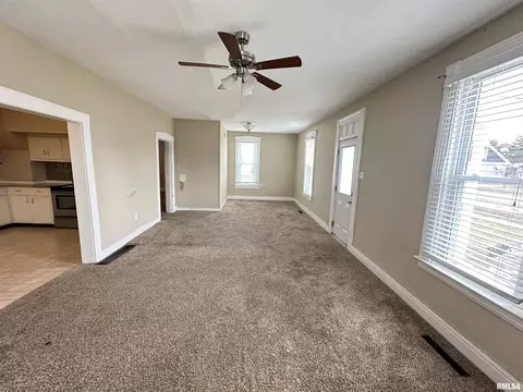 104 E School St, Camp Point, IL 62320 photo 6