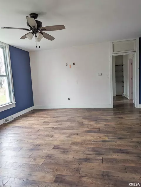 318 N Spring St, Mount Pulaski, IL 62548 photo 7