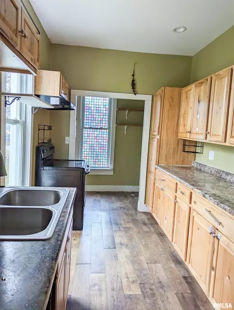318 N Spring St, Mount Pulaski, IL 62548 photo 5