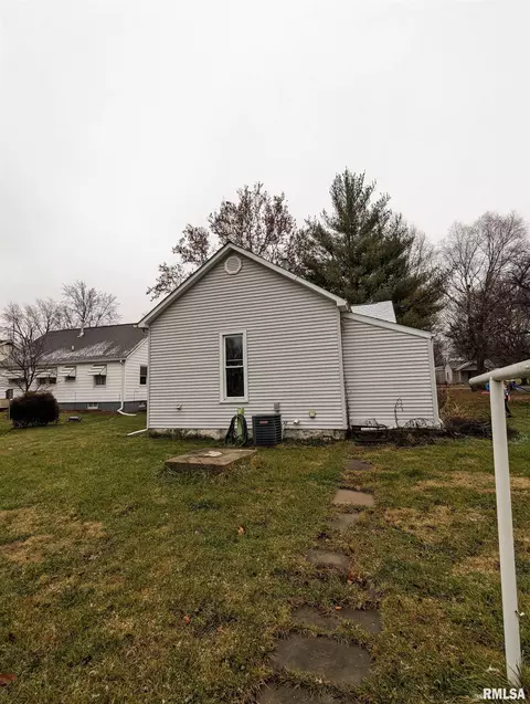 318 N Spring St, Mount Pulaski, IL 62548 photo 18