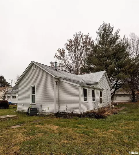 318 N Spring St, Mount Pulaski, IL 62548 photo 16