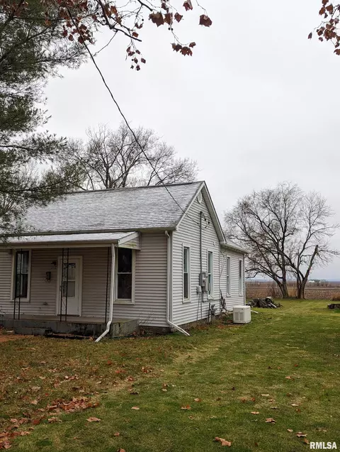 318 N Spring St, Mount Pulaski, IL 62548 photo 3