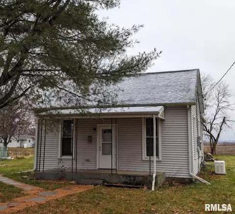 318 N Spring St, Mount Pulaski, IL 62548 photo 2