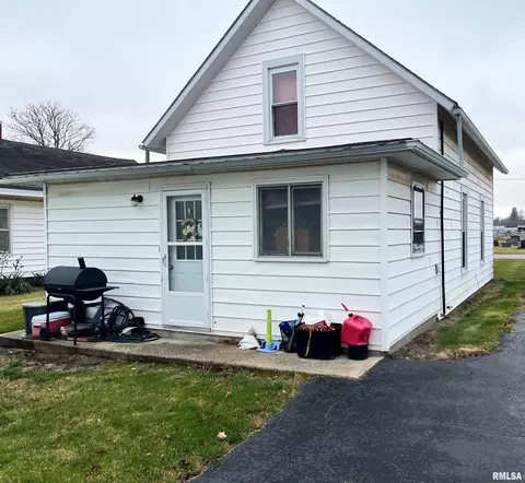 140 S Dilley St, Roseville, IL 61473