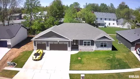 51 Durbin Ter, Chatham, IL 62629
