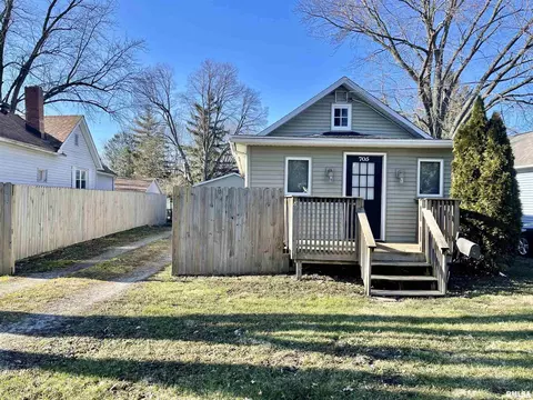 705 Palmer Ave, Lincoln, IL 62656
