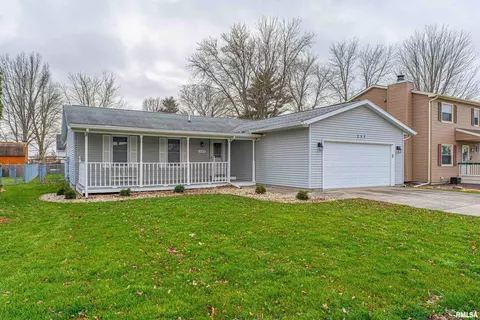 235 Heritage Ave, Lincoln, IL 62656