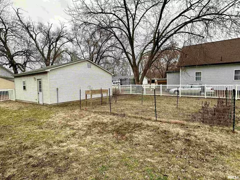 1109 E 5th St, Beardstown, IL 62618 photo 30