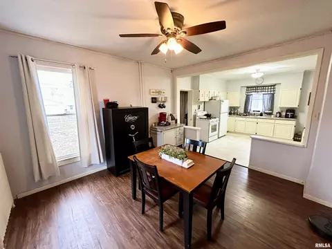 1109 E 5th St, Beardstown, IL 62618 photo 9