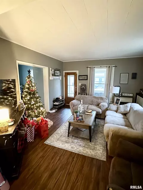 1109 E 5th St, Beardstown, IL 62618 photo 7
