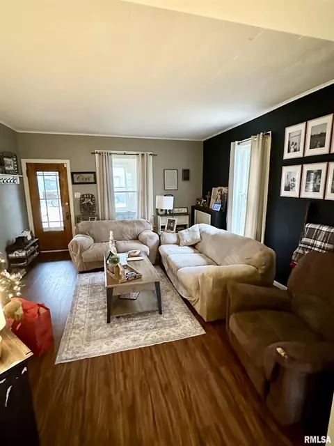 1109 E 5th St, Beardstown, IL 62618 photo 5