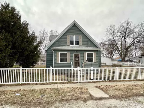 1109 E 5th St, Beardstown, IL 62618