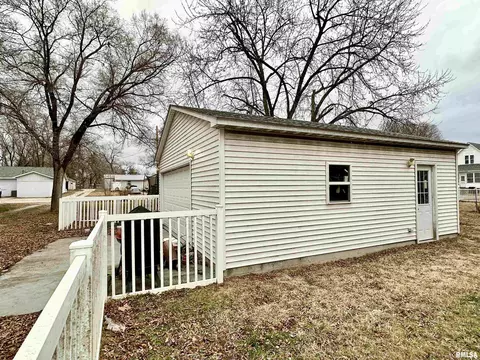 1109 E 5th St, Beardstown, IL 62618 photo 31