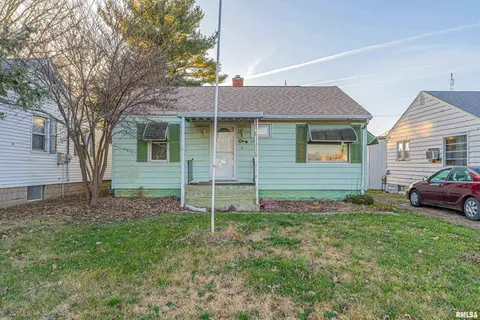 921 N Adams St, Lincoln, IL 62656