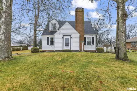 3253 S 6th St, Springfield, IL 62703