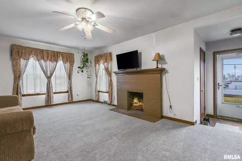 3253 S 6th St, Springfield, IL 62703 photo 4