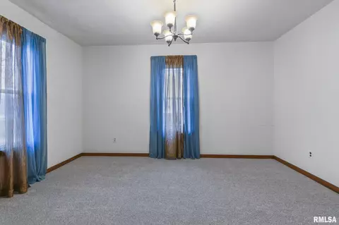 3253 S 6th St, Springfield, IL 62703 photo 8