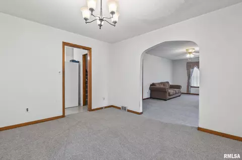 3253 S 6th St, Springfield, IL 62703 photo 10