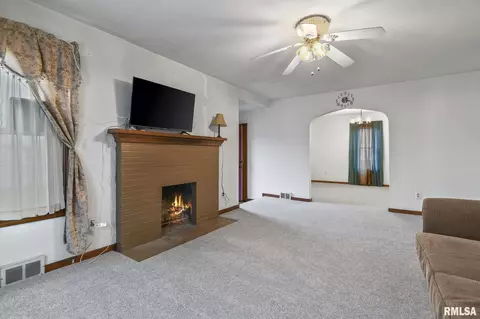 3253 S 6th St, Springfield, IL 62703 photo 6