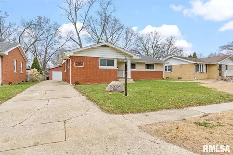 2160 Brentwood Dr, Springfield, IL 62704
