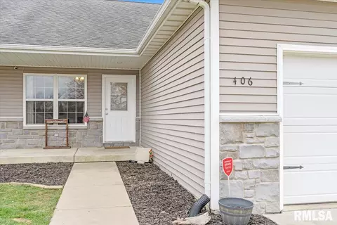 406 E Spruce St, Chatham, IL 62629 photo 3