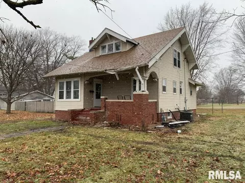 773 E 5th St, Galesburg, IL 61401
