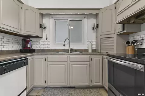 2109 E Sangamon Ave, Springfield, IL 62702 photo 14