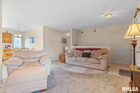 1604 Maureen Ct, Springfield, IL 62702 photo 4