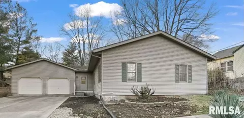 507 S 11th St, Petersburg, IL 62675