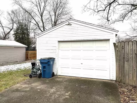 2416 Lowell Ave, Springfield, IL 62704 photo 4