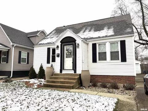 2416 Lowell Ave, Springfield, IL 62704