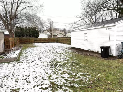 2416 Lowell Ave, Springfield, IL 62704 photo 5