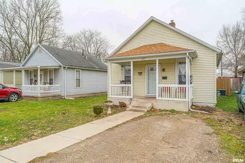 1427 N Mclean St, Lincoln, IL 62656